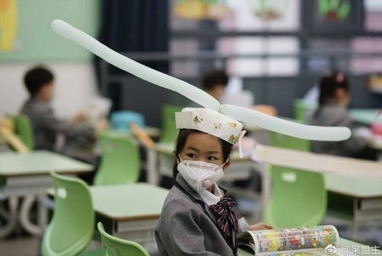 Students in China Wear Metre-Long Hats to Encourage Social Distancing